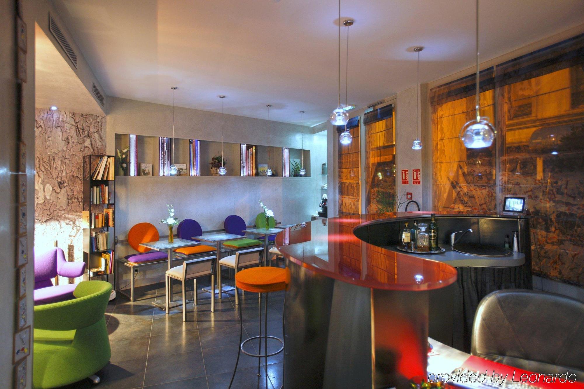 โรงแรมอโพสโทฟี ปารีส ร้านอาหาร รูปภาพ